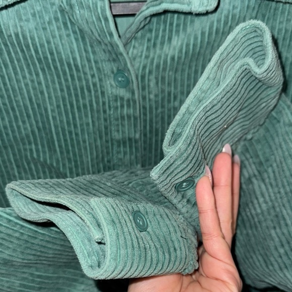 Dividend-Green Corduroy Button-Up Shirt size Medium - Picture 5 of 15
